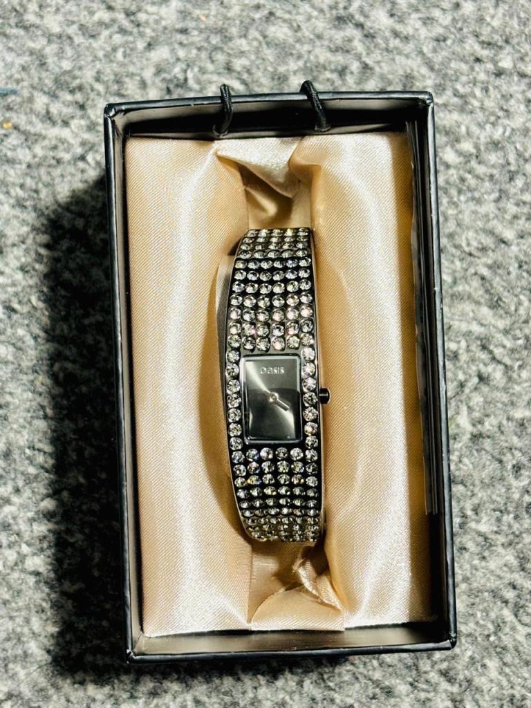 Vintage Oasis Ladies Crystal Bangle Watch – Black Rhinestone Bracelet Quartz Watch Boxed