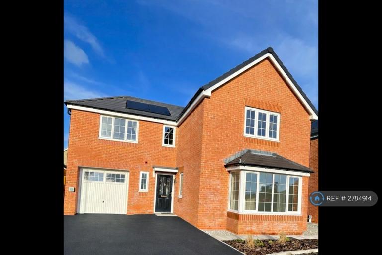 4 bedroom house in Entwistle Drive, Blackburn, BB2 (4 bed) (#2784914)