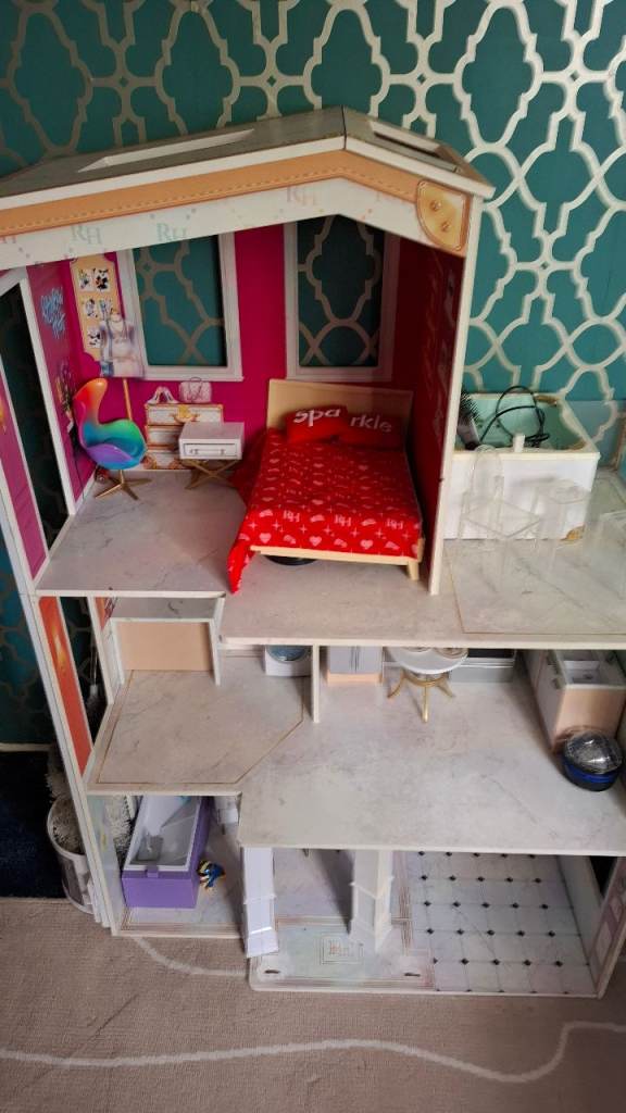 Rainbow high dolls house