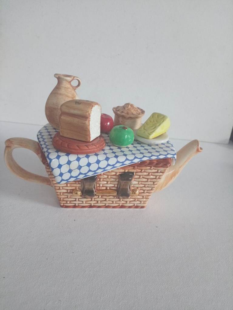 Novelty picnic hamper teapot by Teapottery 