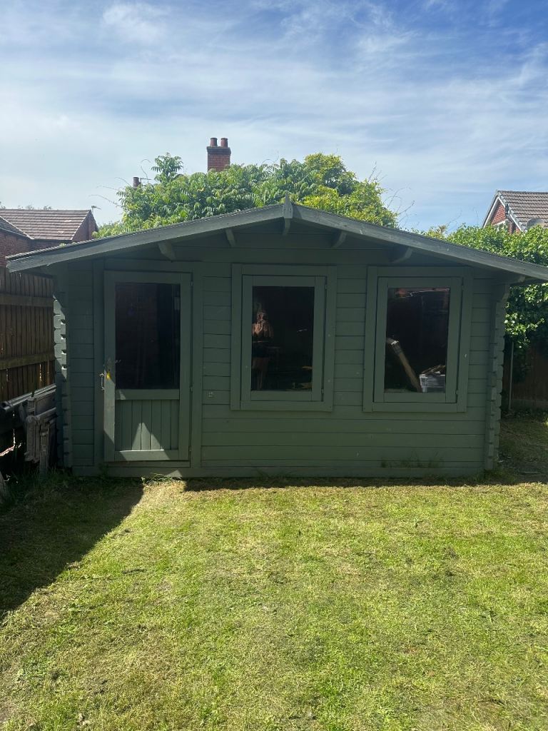 Outdoor summer house 
