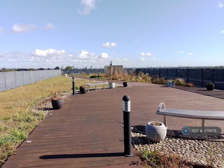 2 bedroom flat in London Road, Isleworth, TW7 (2 bed) (#2711875)