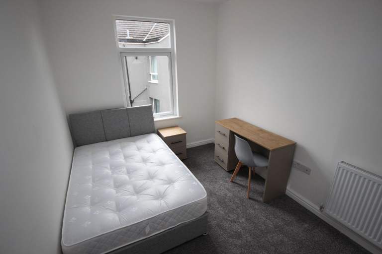🏡 1 Room Available – Ideal for Working Professionals! - £700.00 per month with bills included.