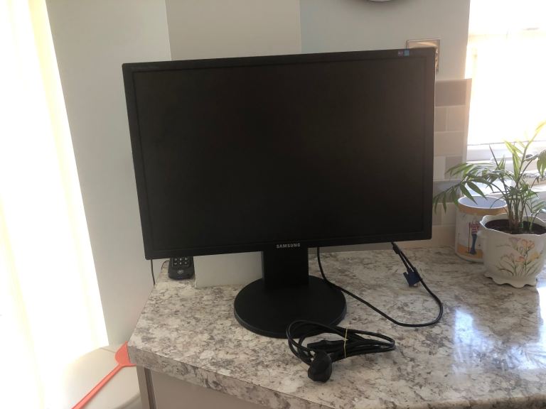 Samsung monitor.   NOW SOLD 