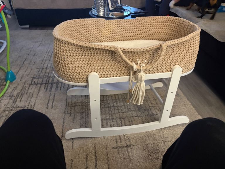 Lovely Moses Basket with Rocking Stand – Beige