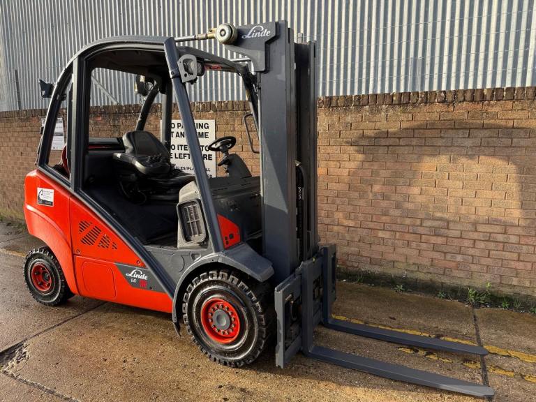 2016 Linde H30T gas forklift, container spec triple mast 