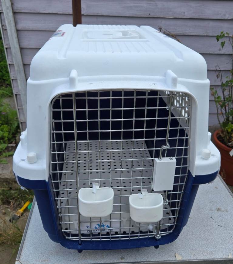 The BB35 IATA-compliant pet crate x2
