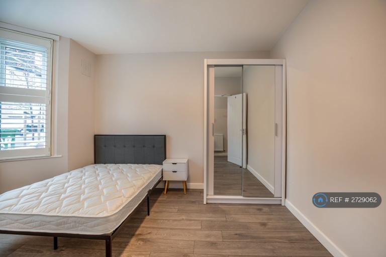 1 bedroom in Wearside Road, London, SE13 (#2729062)