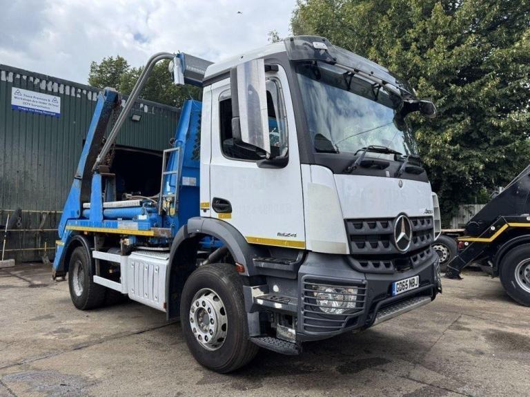 2015 MERCEDES AROCS 1824 SKIP LOADER
