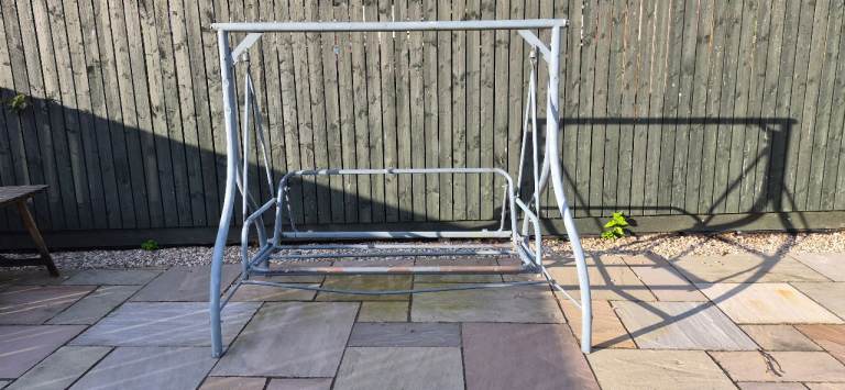 GARDEN SWING SEAT FRAME GOOD CONDITION!! 