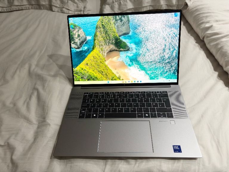 CAN DELIVER,4 MONTH OLD,3 YEAR WARRANTY HP ZBOOK STUDIO 16” G11 LAPTOP,ULTRA 7 1TB,64GB RAM, NVIDIA 
