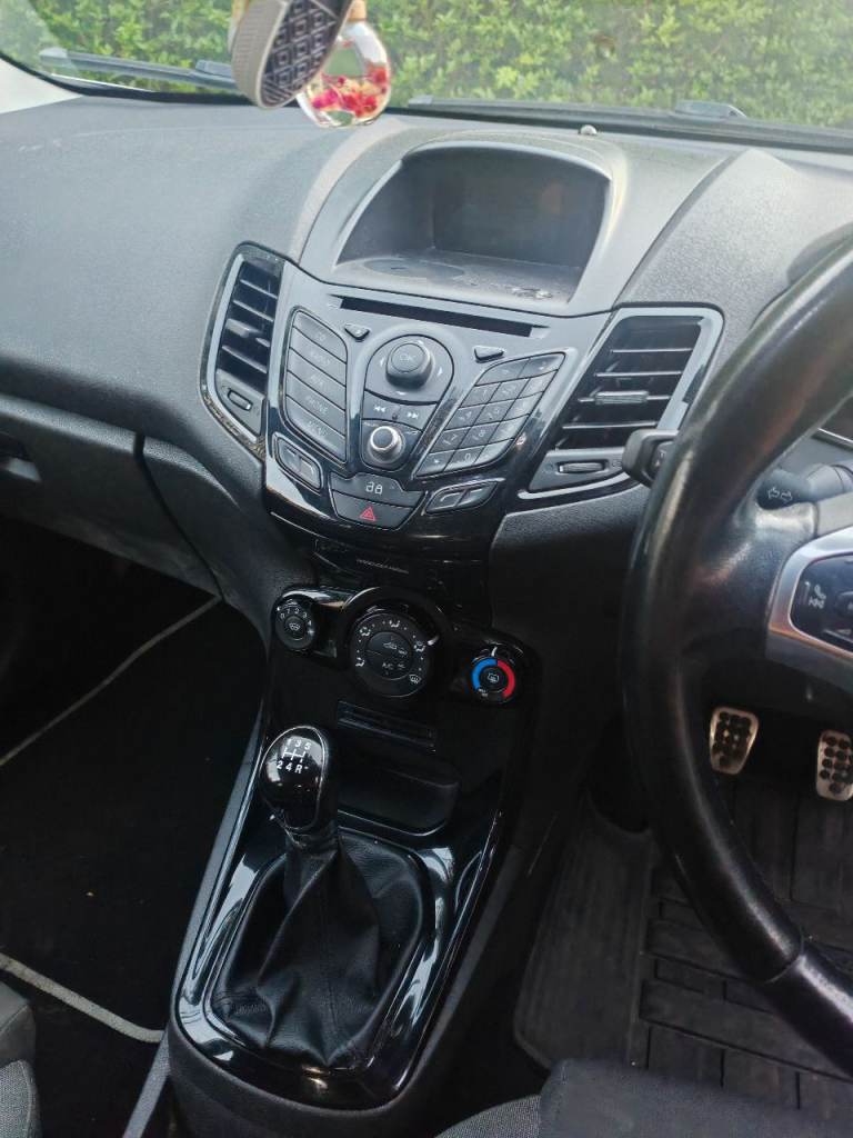 Ford, FIESTA, Hatchback, 2014, Manual, 1560 (cc), 3 doors