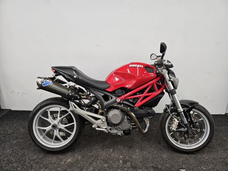 DUCATI MONSTER 1100 ** DESMO AND BELTS - TERMIGNONI EXHAUST - TAIL TIDY **