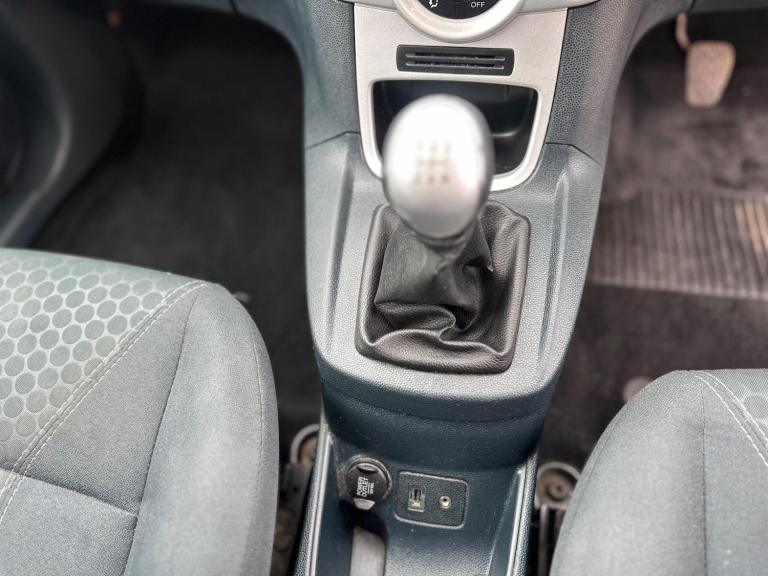 2011 Ford Fiesta 1.4 Titanium 5dr HATCHBACK Petrol Manual