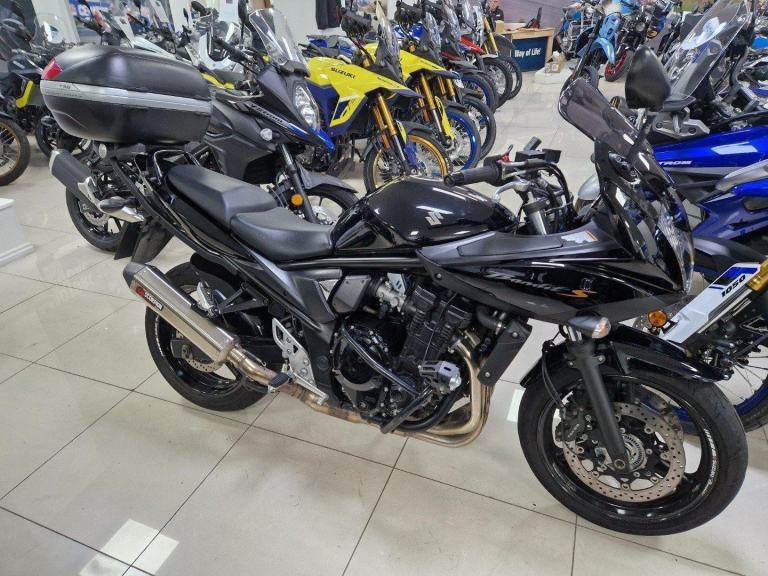 SUZUKI GSF650S IN BLACK