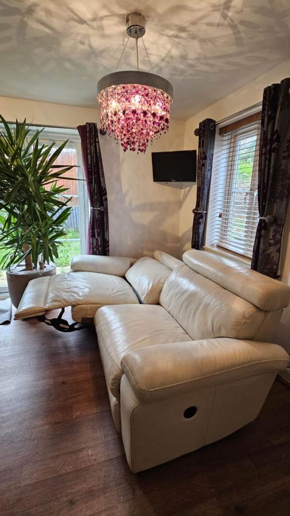 ***Free*** 2-3 Seater Electric Leather Recliner