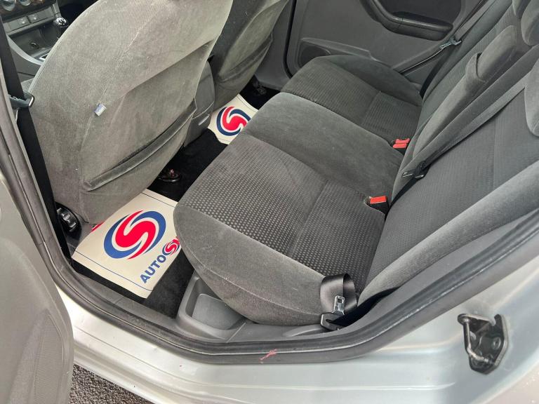 2007 Ford Focus 1.6 Ghia 5dr HATCHBACK PETROL Manual