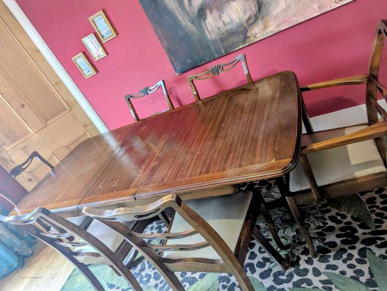 Dining Table & Chairs