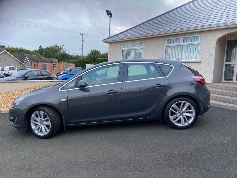 2014 Vauxhall, ASTRA, 2.0 CDTI 5 door Hatchback, 6 speed manual, motd 1 year very economical 