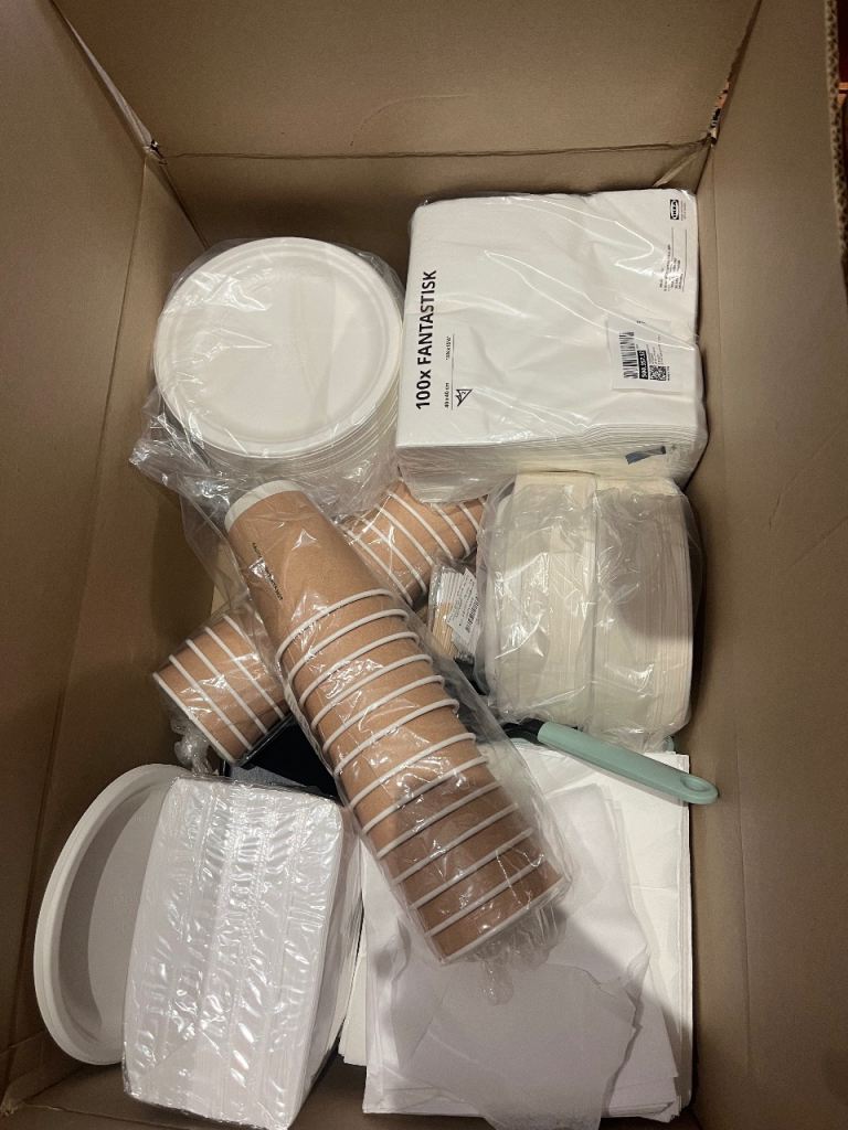 Paper plates, cups, napkin bundle