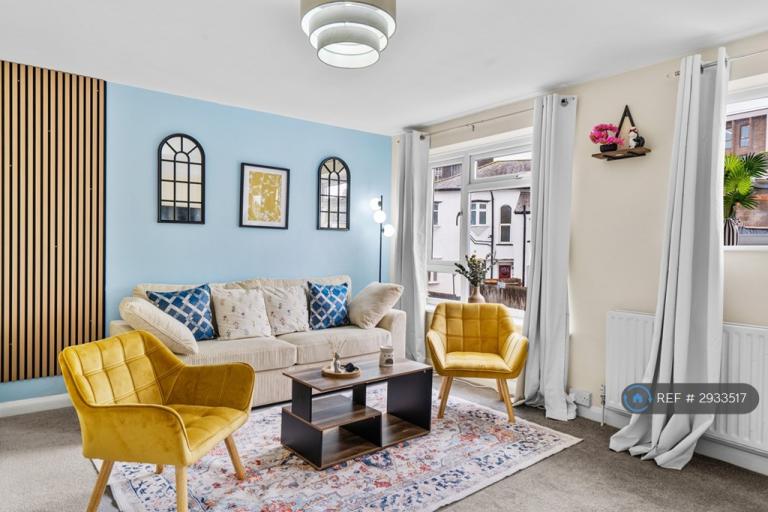 5 bedroom house in Grove Crescent, Kingston Upon Thames, KT1 (5 bed) (#2933517)