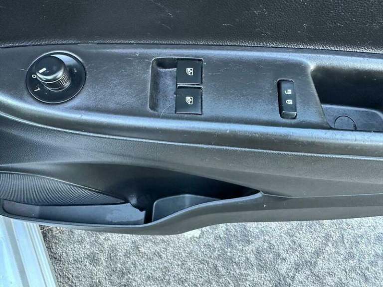 2016 Vauxhall Viva 1.0 SE 5dr [A/C] HATCHBACK PETROL Manual