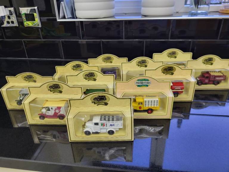 10 lledo days gone collection 