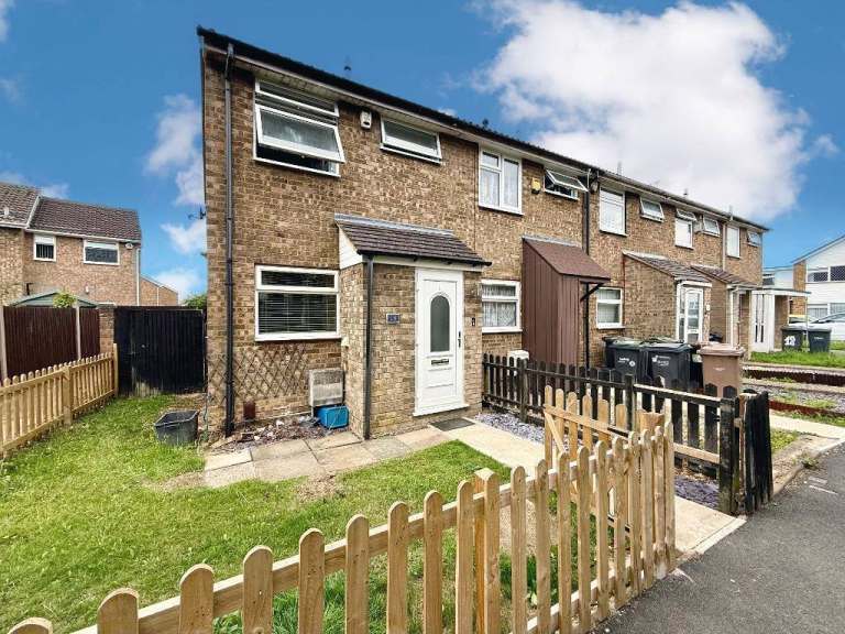  WELL-PRESENTED TWO-BEDROOM HOUSE IN STOPSLEY AREA - Available Now