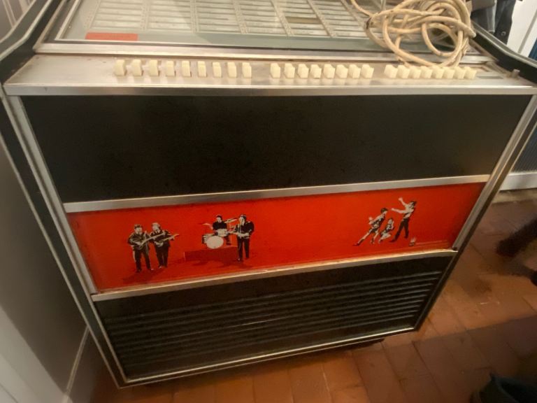 Early NSM Serenade juke box 