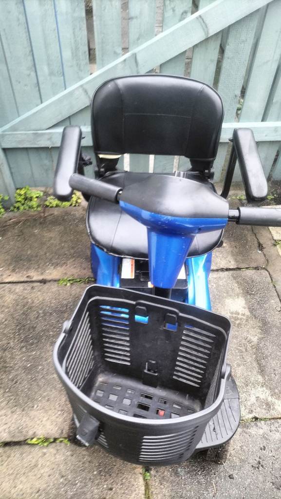 Small mobility scooter 