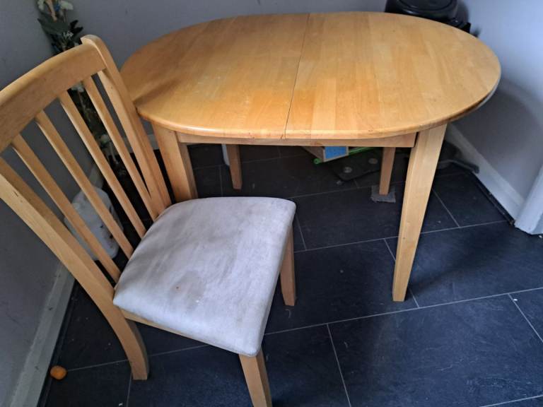 Real solid pine wood extendable dining table and four chairs