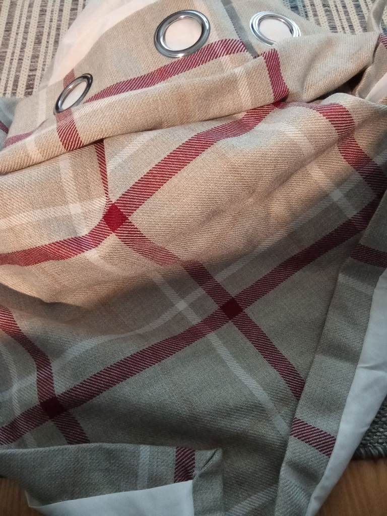 Free Curtains 