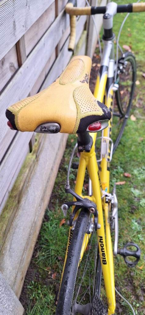 Road bike Bianchi 23in wheels 