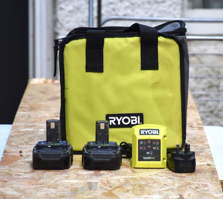 RYOBI ONE+ 18V Battery Charger & 2 Batteries with Bag