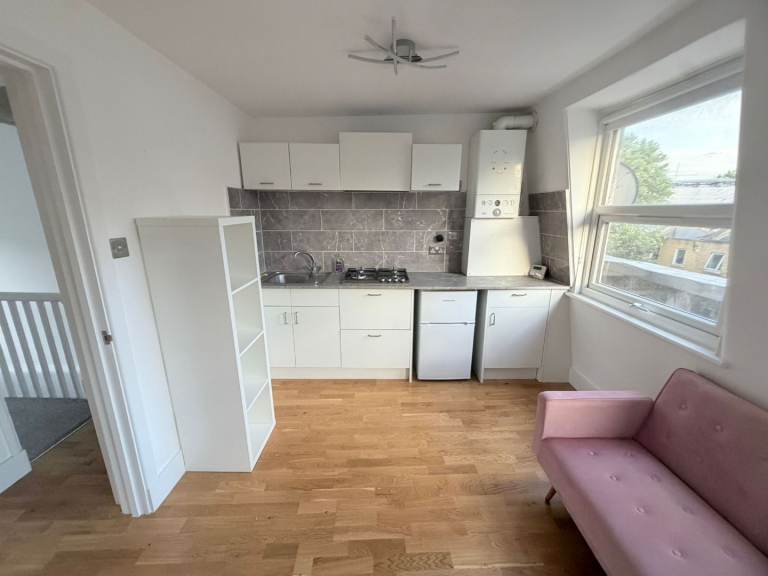 One Bedroom Flat Near Central London 