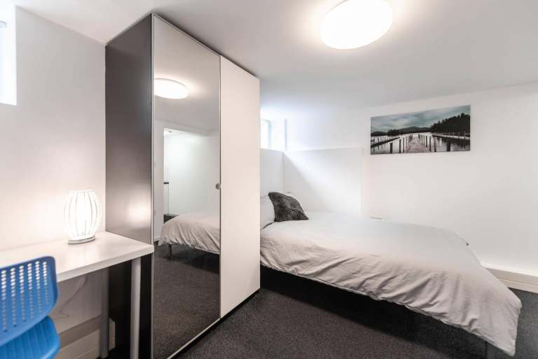 Beautiful Bedsit to Rent in M30