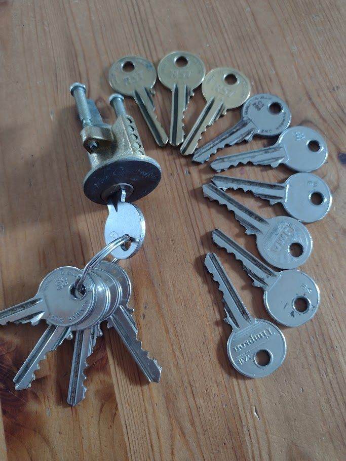 Rim cylinder lock with 13 keys - Pokesdown BH5 2AB