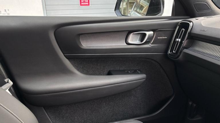 2025 Volvo XC40 Ultra, B4 Mild hybrid, Petrol, Dark Estate Petrol Automatic