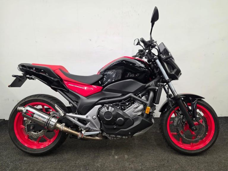HONDA NC750S ** TANK STORAGE - HEATED GRIPS - LED LIGHTS **