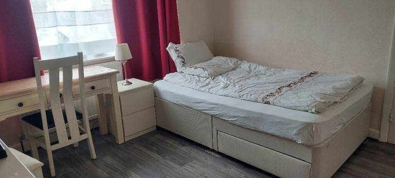 Stunning double bedroom for rent near Cowley centre 