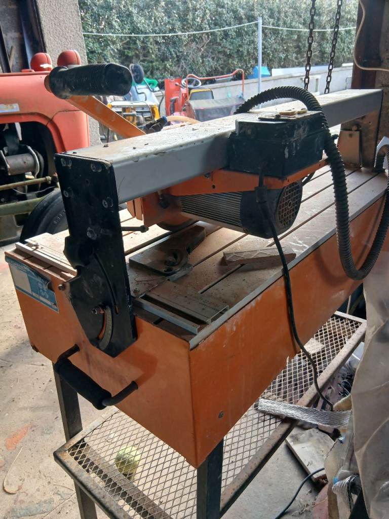 Versatile tile cutter