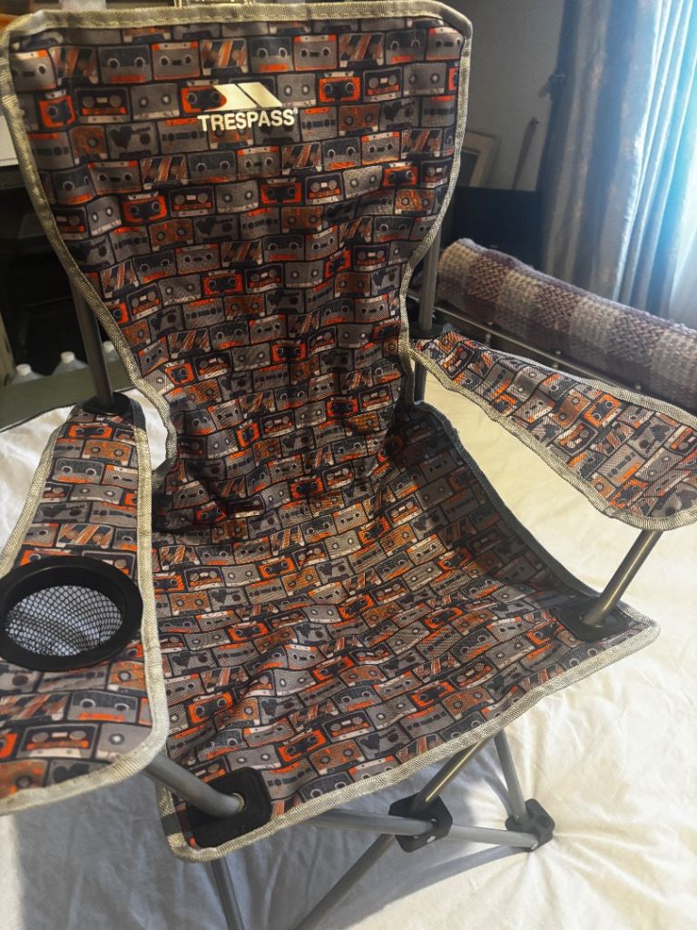 image for Xmas Gift! Trespass Kids Joe Joe Folding Camping Chair Cup Holder & Carry Bag