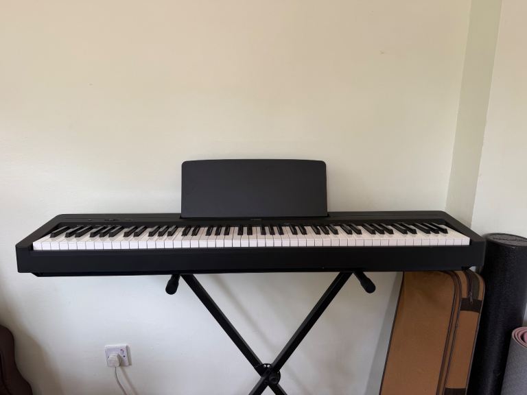 Yamaha Electric Piano P-145BTB