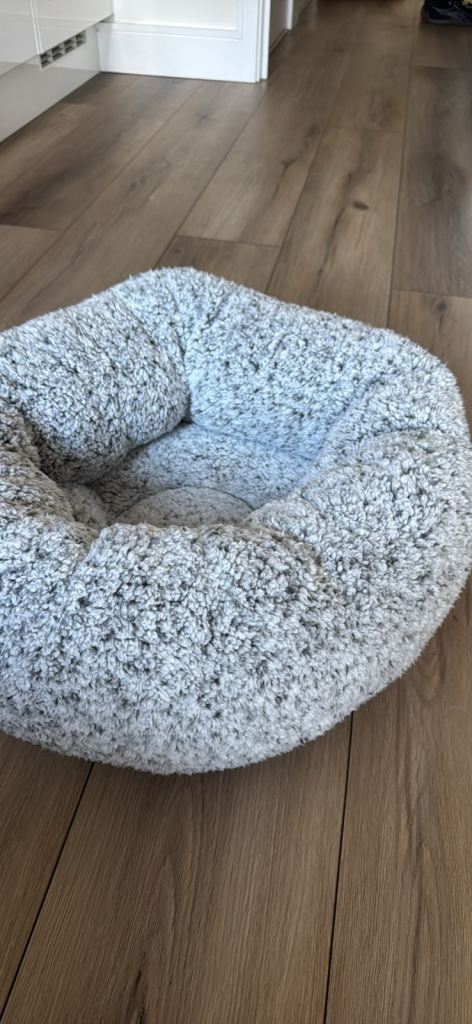 Cosy Cat Bed – Excellent Condition