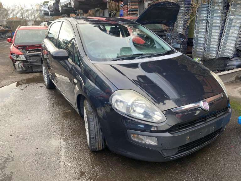 BREAKING - FIAT PUNTO EVO 2008-2013 - ALL PARTS AVAILABLE 393