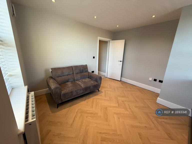 1 bedroom flat in Hall Gate, Doncaster, DN1 (1 bed) (#2893341)