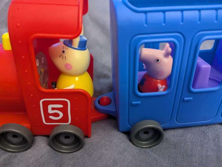 Peppa Pig/Miss Rabbit Train Set with Figures