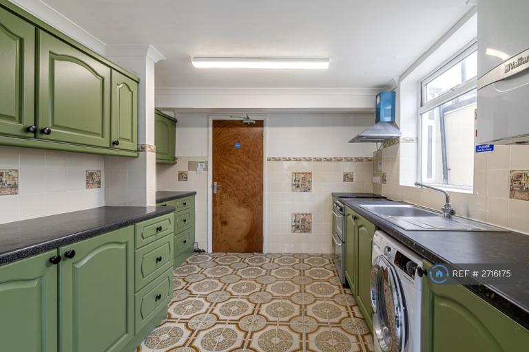 1 bedroom in Balfour Road, Ilford, IG1 (#2716175)