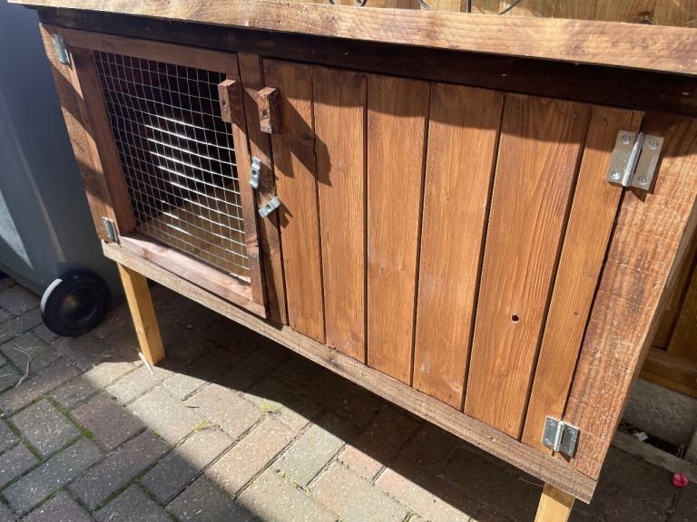 New Strong Handmade Rabbit Hutch With Sleeping Partition. 