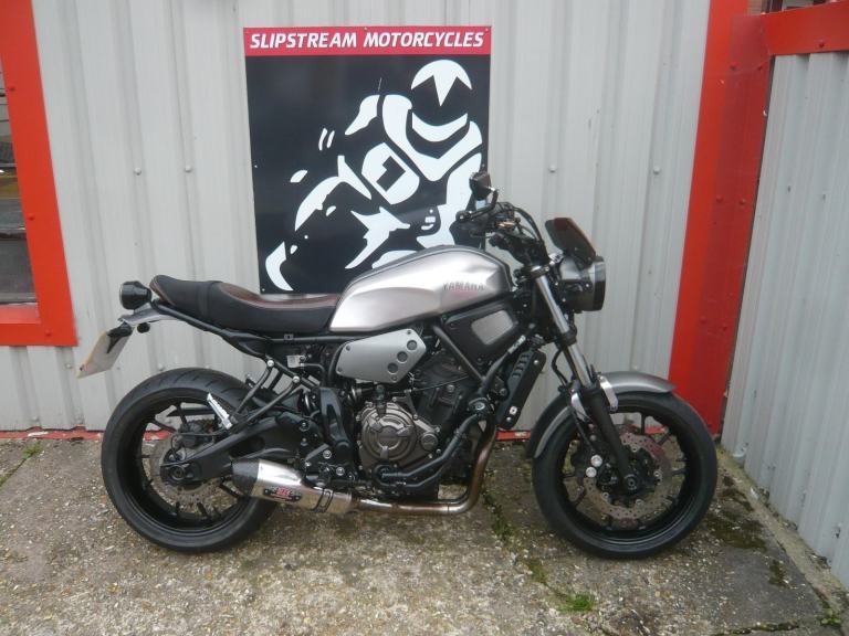 Yamaha XSR 700 ABS 2018 NAKED SPORTS BIKE STREET RETRO A2 MT CB 07 R 09 RR S GSX